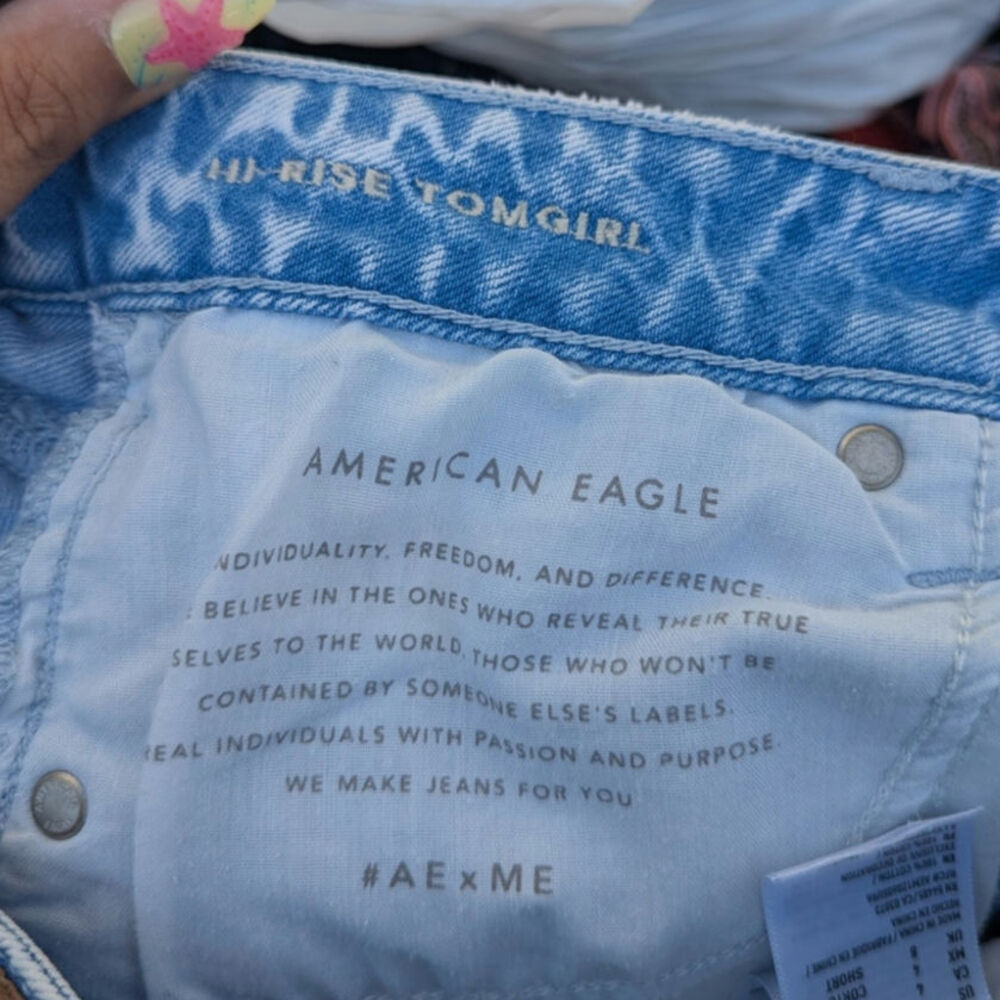 High Rise Tom Girl Thrashed Destroyed distressed festival denim American Eagle 4 - Picture 9 of 9